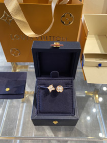 Louis Vuitton LV białe kolczyki z matki perły, szpilki do uszu-3760